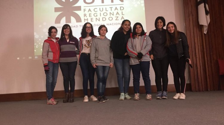 Nuestro Club de Chicas en TEC partició en el FLISOL 2019
